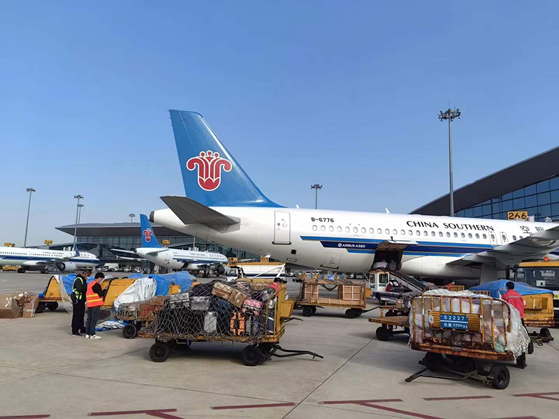 白茅湖农场到和田空运公司-航空